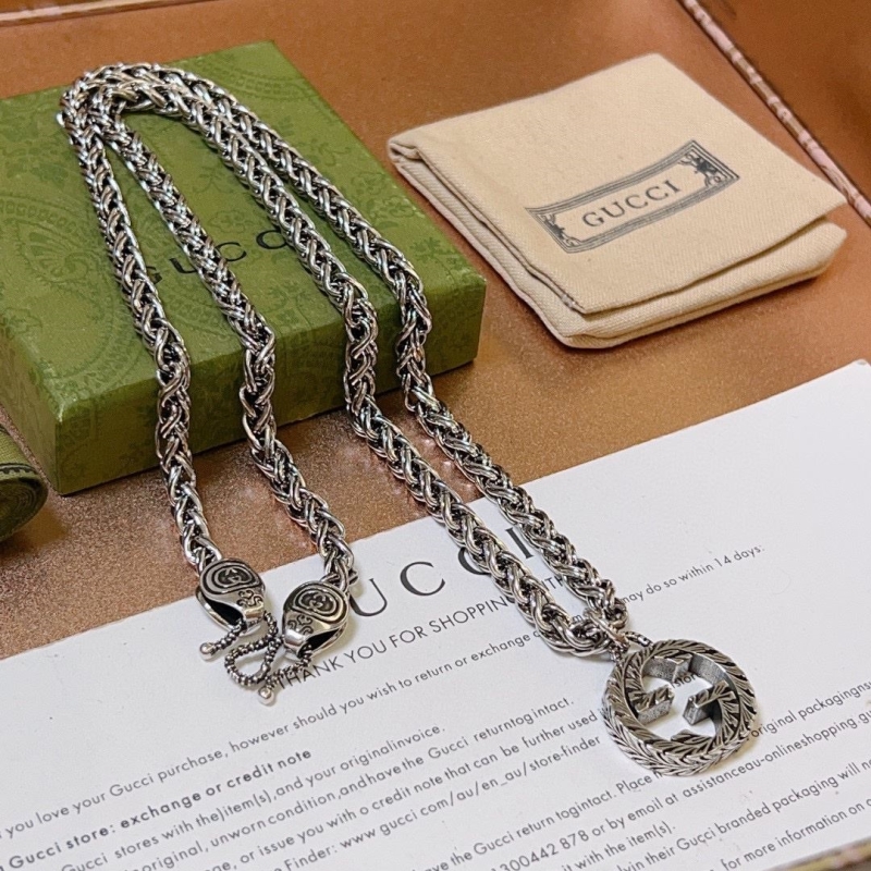 G*u*i necklaces